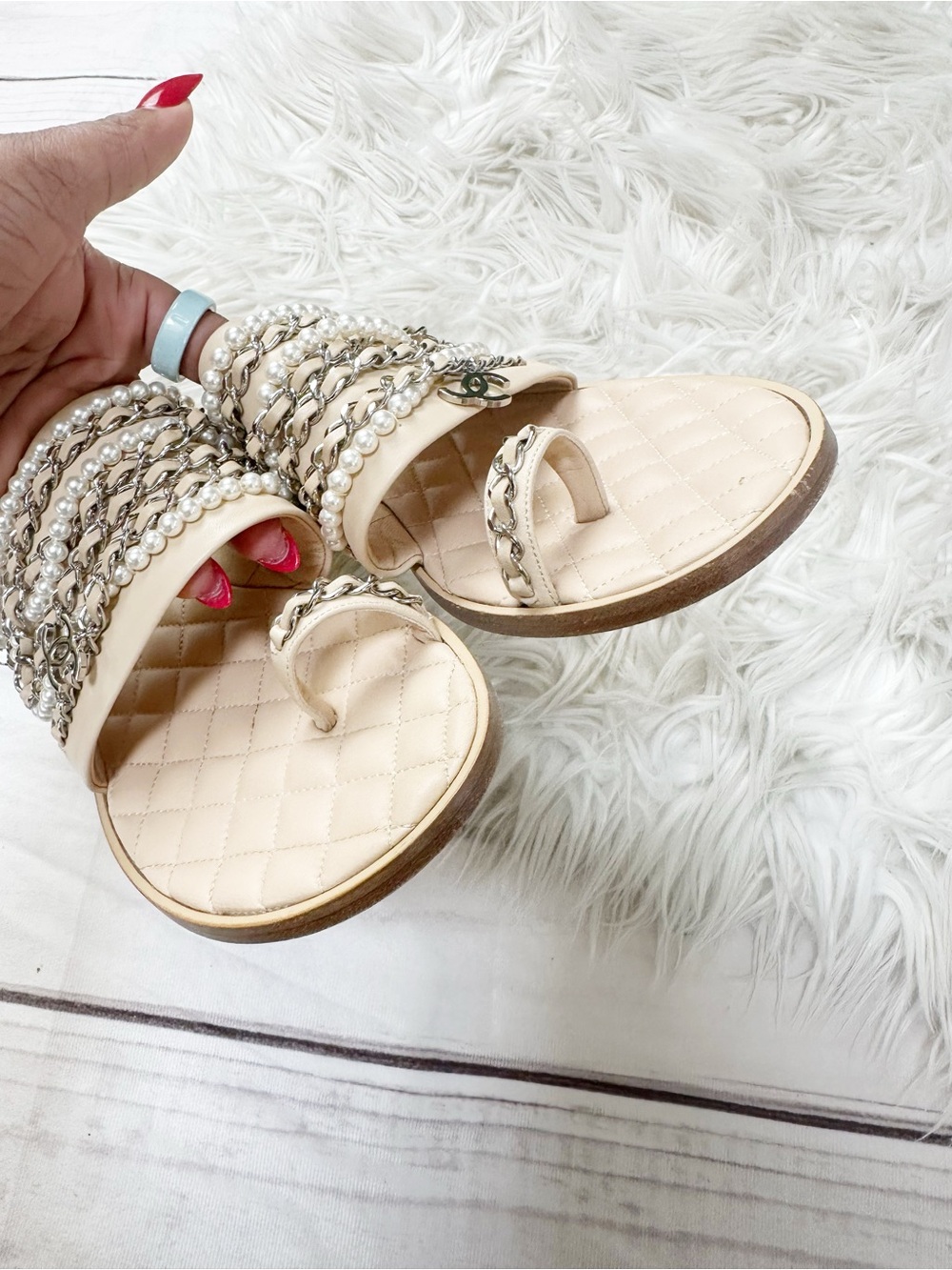 Chanel 19P Beige Pearl Chain CC Charm Quilted Lambskin Slide Sandal EU 42C - Picture 8 of 9